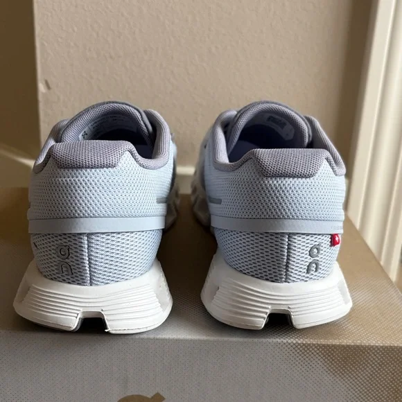 EUC on cloud 5 heather/fossil size 5.5 with original box and extra laces - Picture 4 of 16